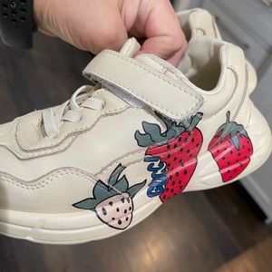 Strawberry 🍓sneakers